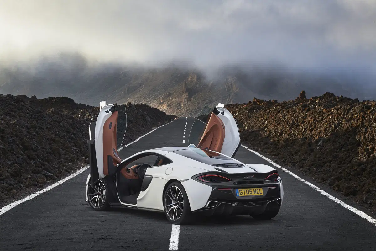 Al supermercato con la Mclaren 570GT? Si può fare! (7)