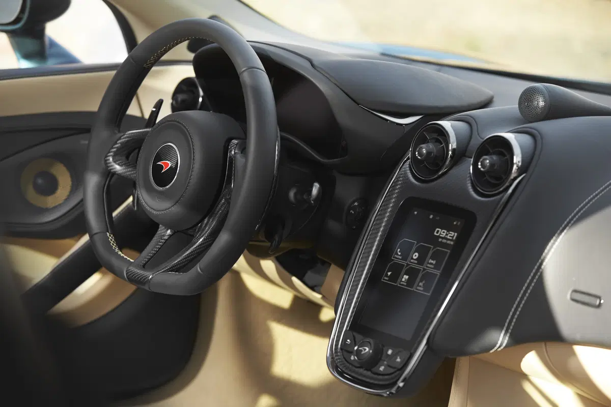Al supermercato con la Mclaren 570GT? Si può fare! (11)