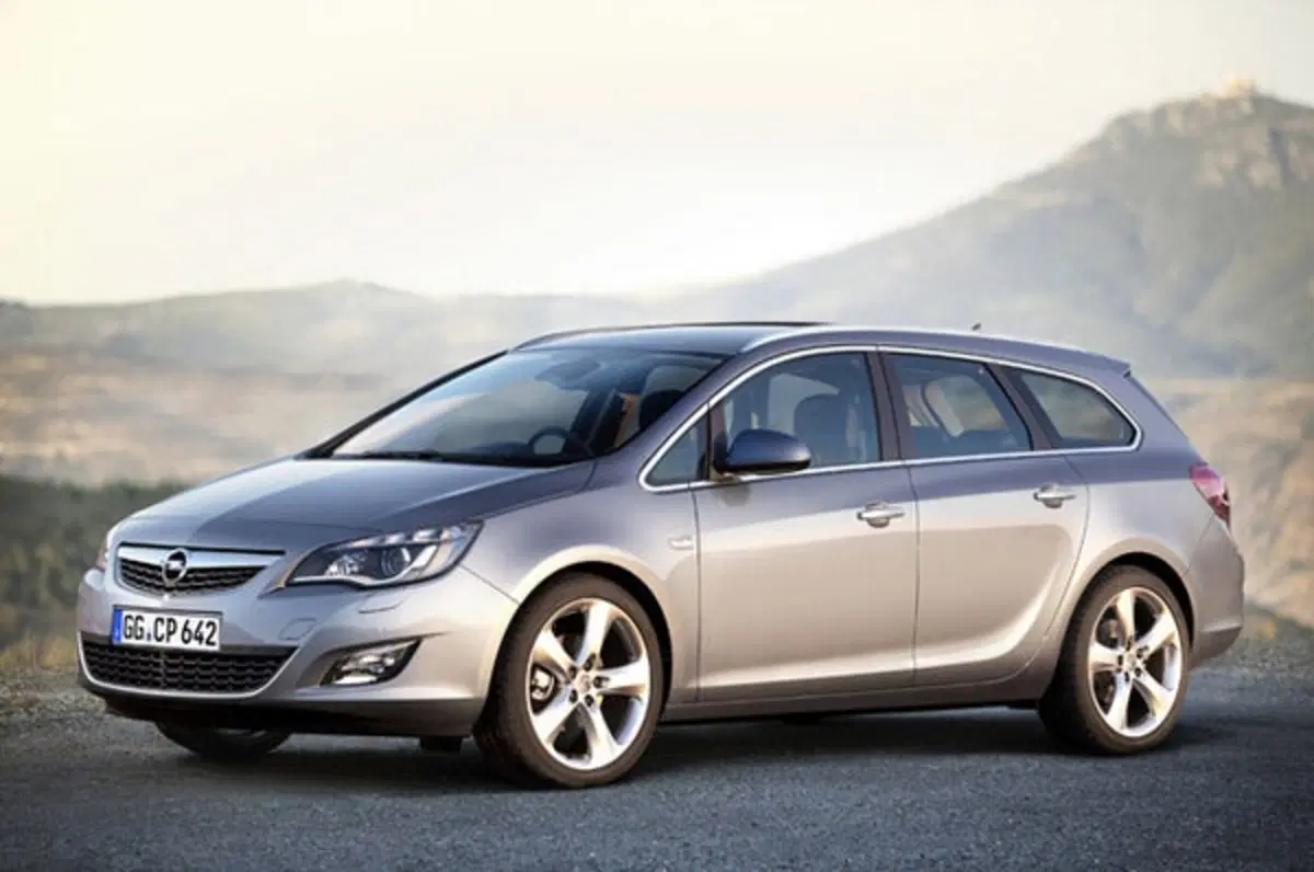 Opel Astra Sports Tourer (4)