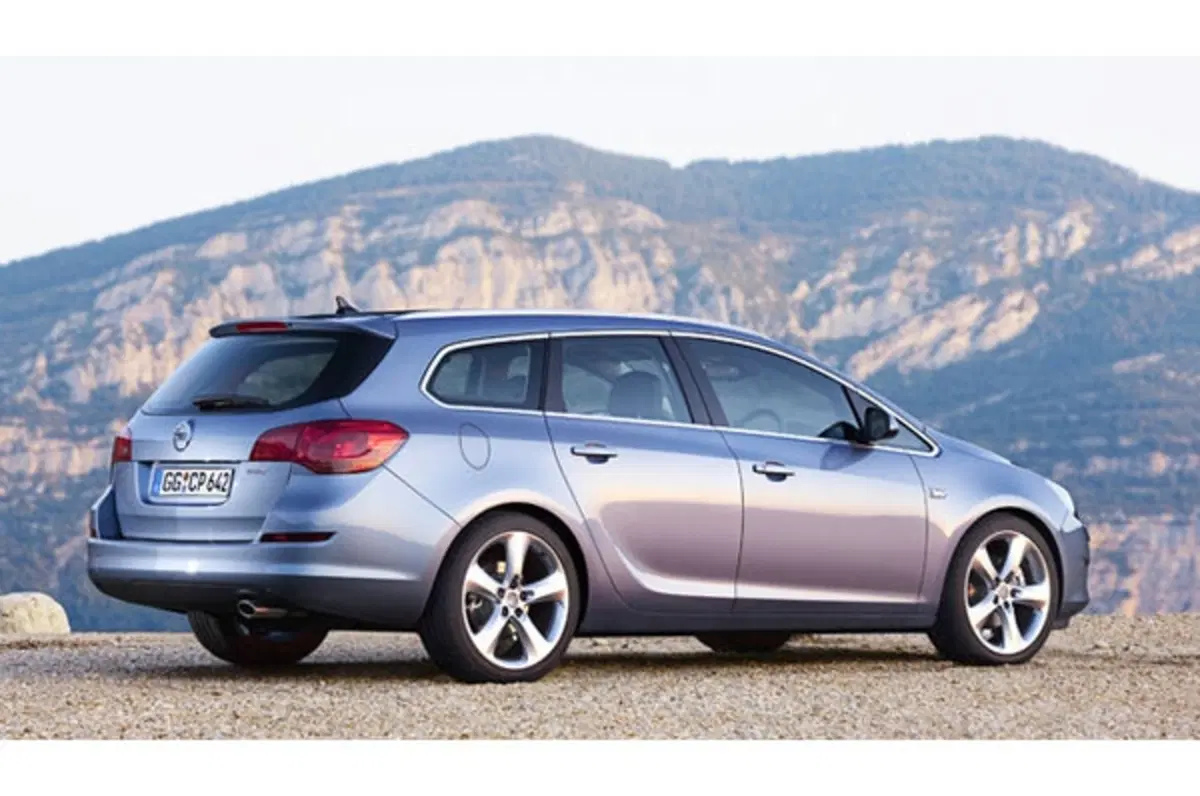 Opel Astra Sports Tourer (8)