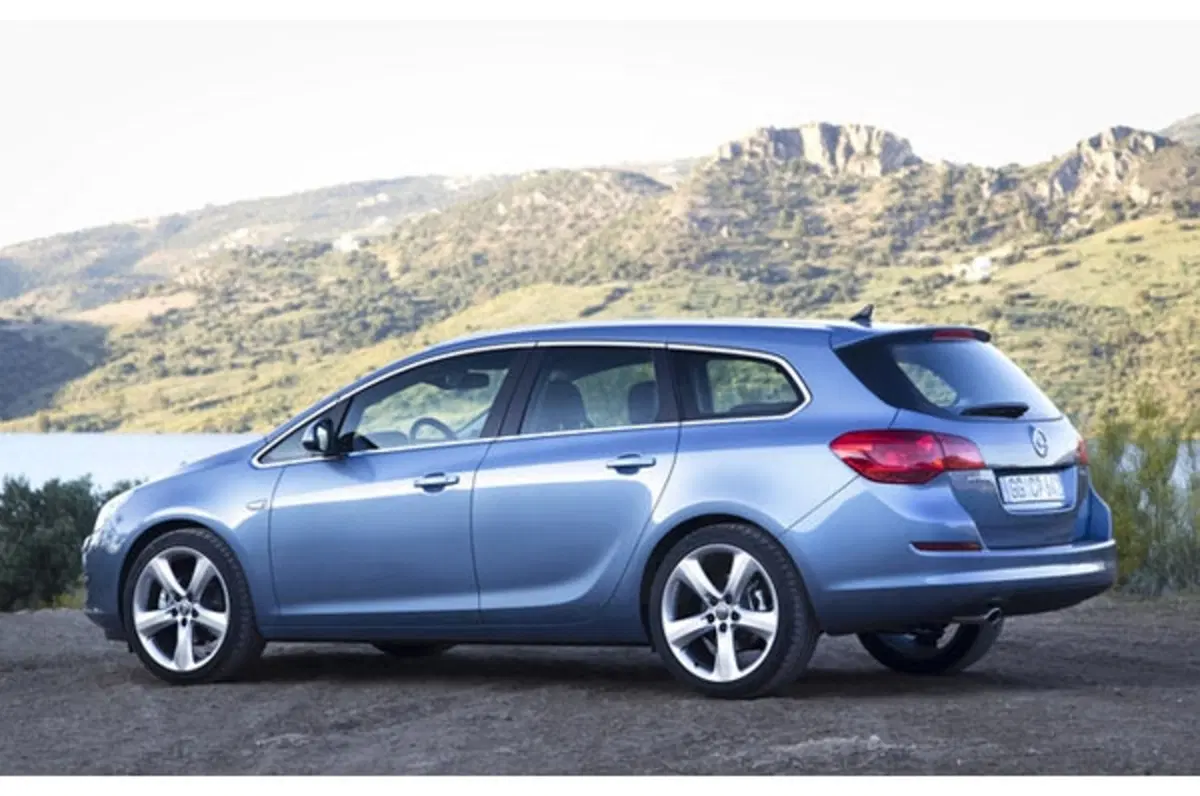 Opel Astra Sports Tourer (10)