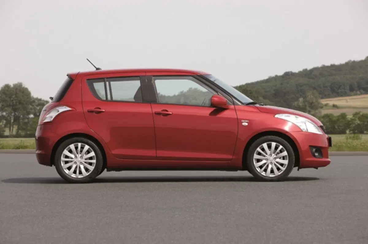 Suzuki Swift 2010 (2)