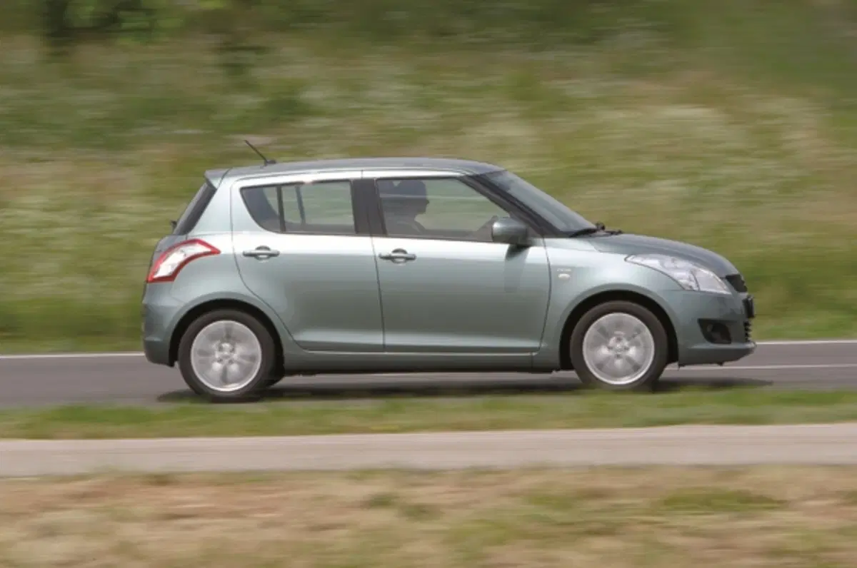Suzuki Swift 2010 (12)
