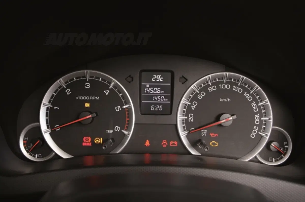 Suzuki Swift 2010 (16)