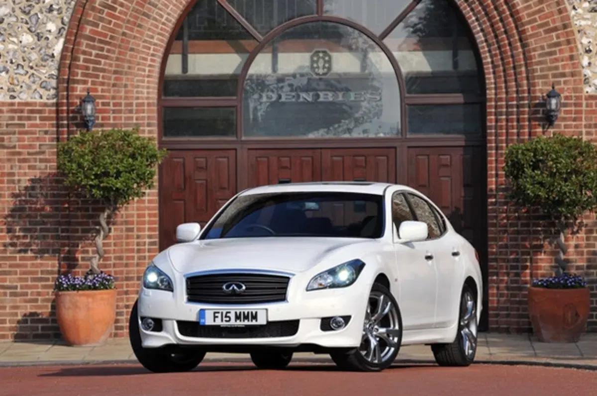 Infiniti M30d (2)