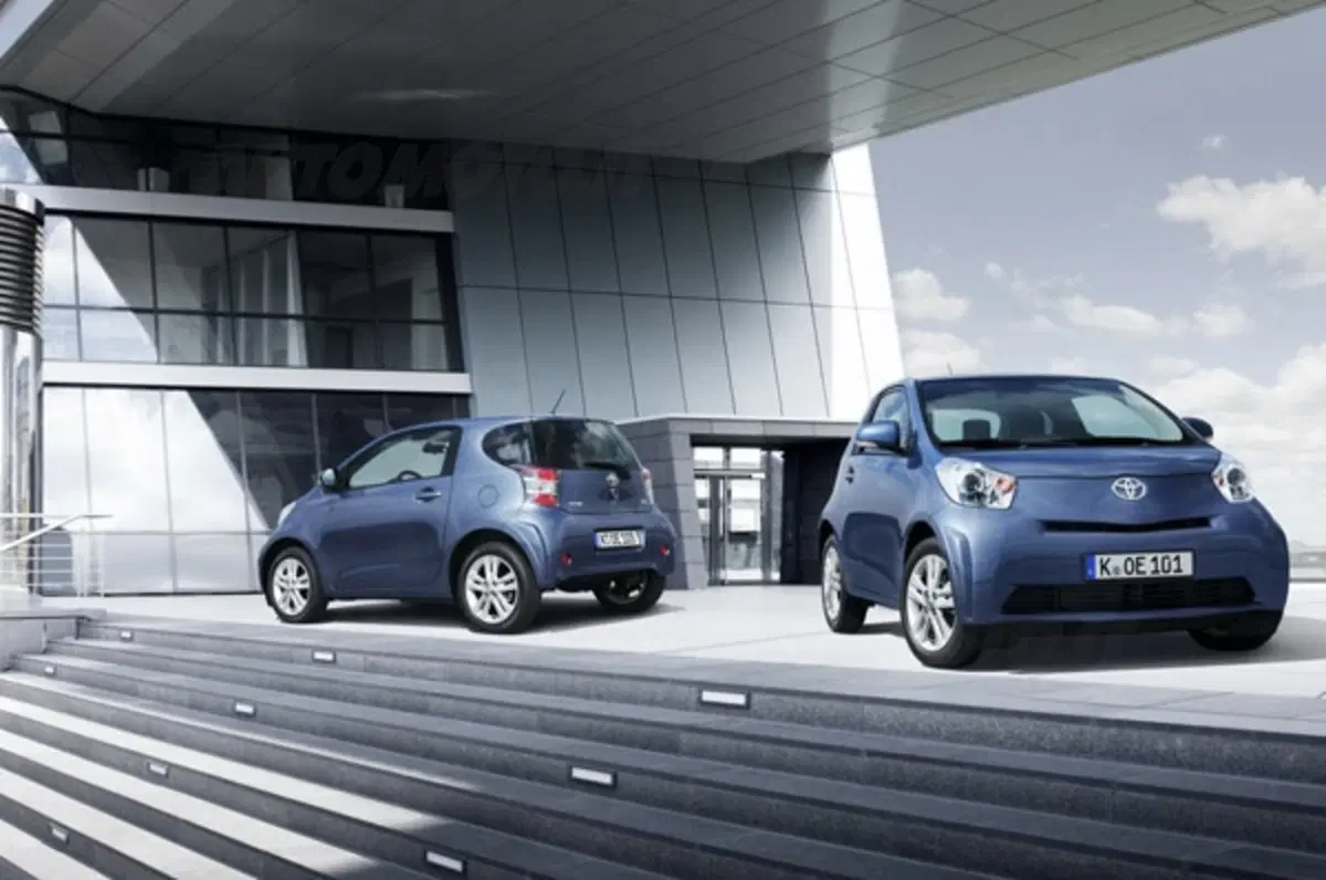 Toyota iQ M.Y. 2011 (3)
