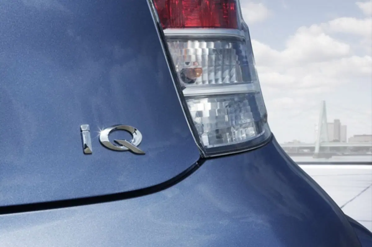 Toyota iQ M.Y. 2011 (4)