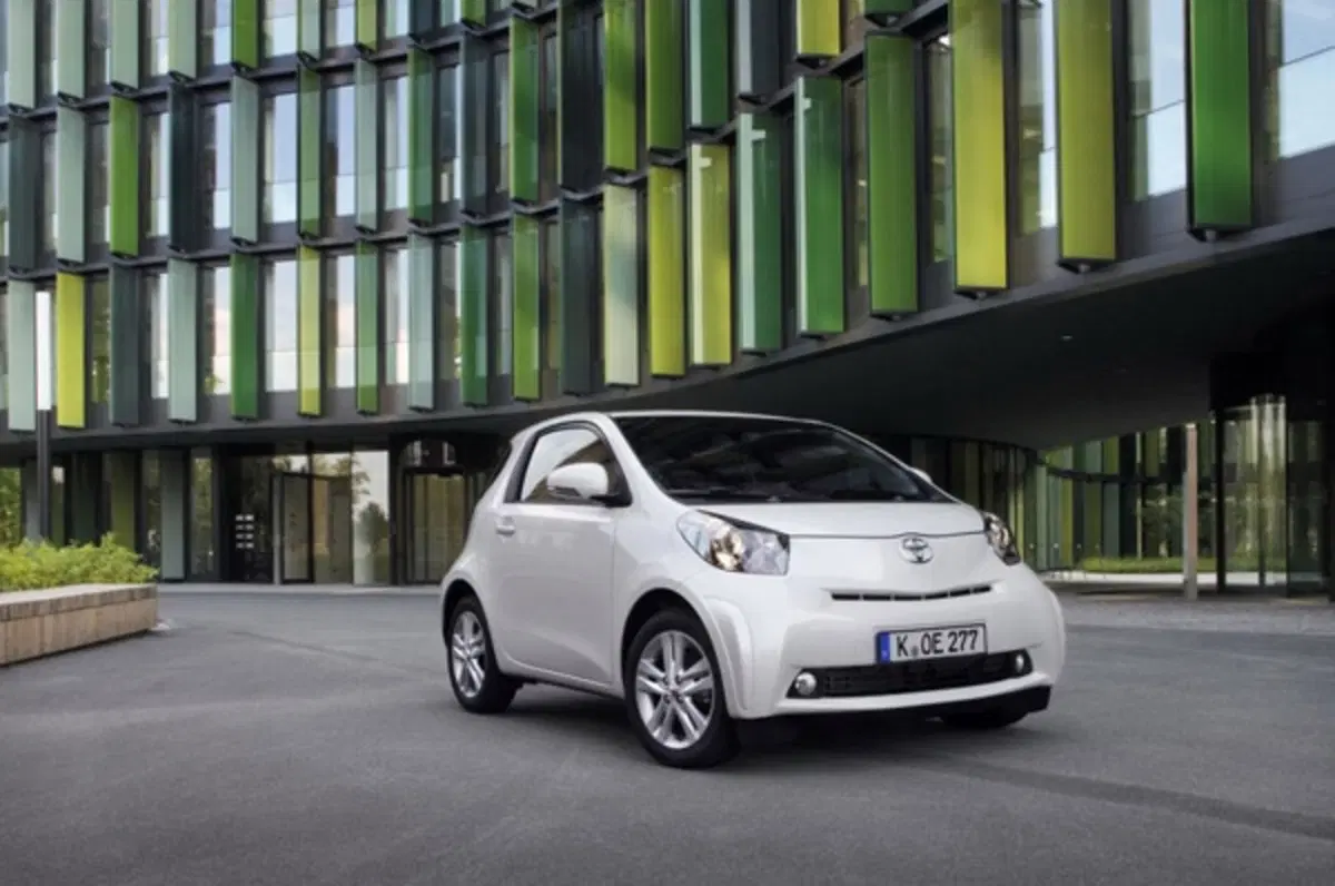 Toyota iQ M.Y. 2011 (6)