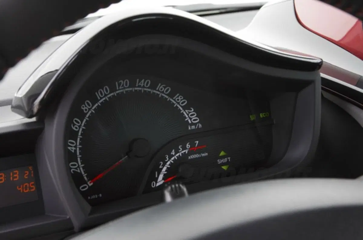 Toyota iQ M.Y. 2011 (14)