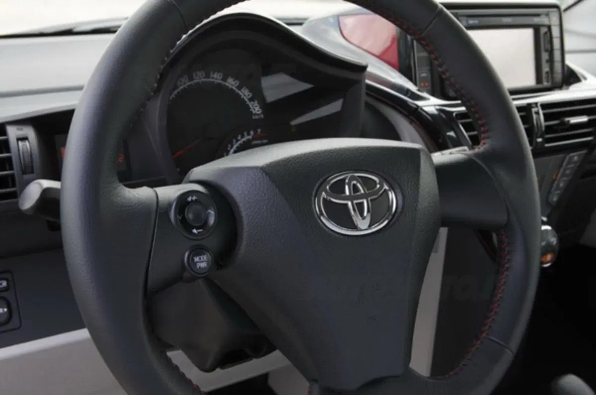 Toyota iQ M.Y. 2011 (17)