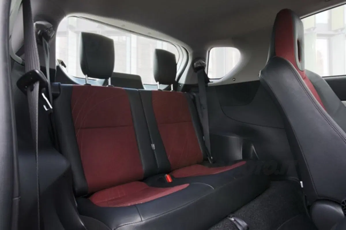 Toyota iQ M.Y. 2011 (18)