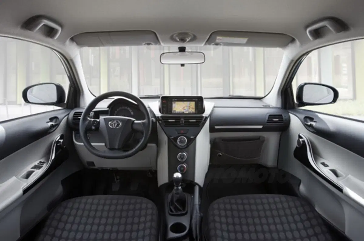 Toyota iQ M.Y. 2011 (19)