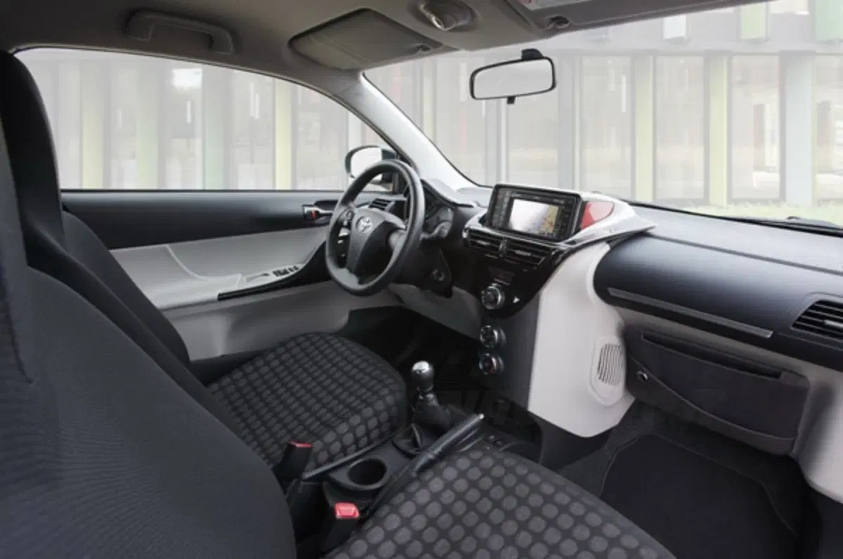 Toyota iQ M.Y. 2011 (21)