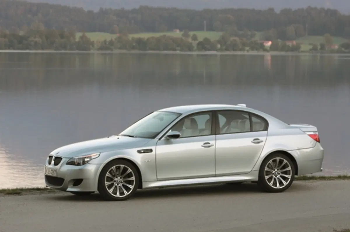 BMW: bye bye al V10 da 507 CV (3)