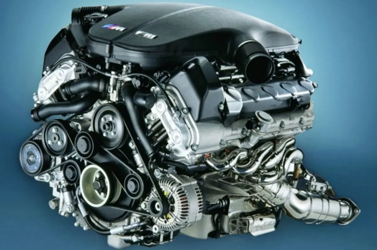 BMW: bye bye al V10 da 507 CV (7)