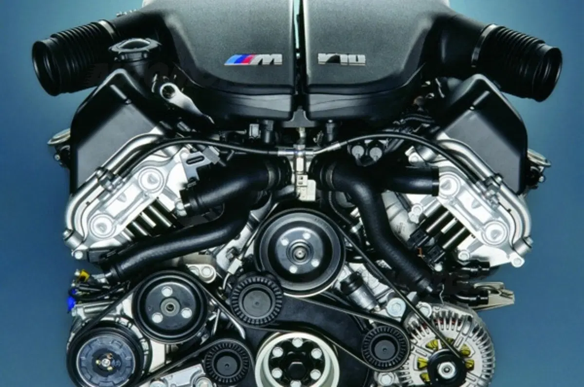 BMW: bye bye al V10 da 507 CV (8)
