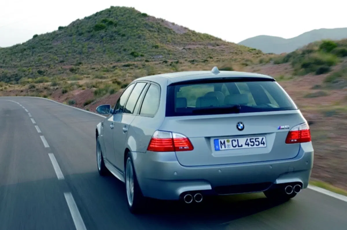 BMW: bye bye al V10 da 507 CV (10)