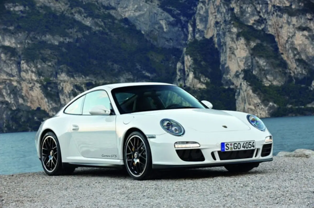 Porsche 911 Carrera GTS (2)