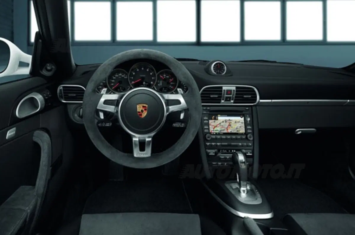 Porsche 911 Carrera GTS (7)