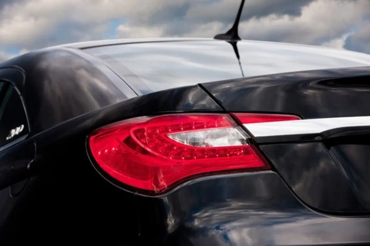 Chrysler 200 (3)