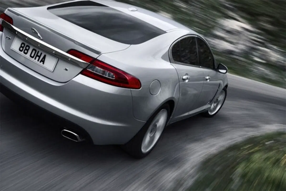 Jaguar XF Flybrid (3)