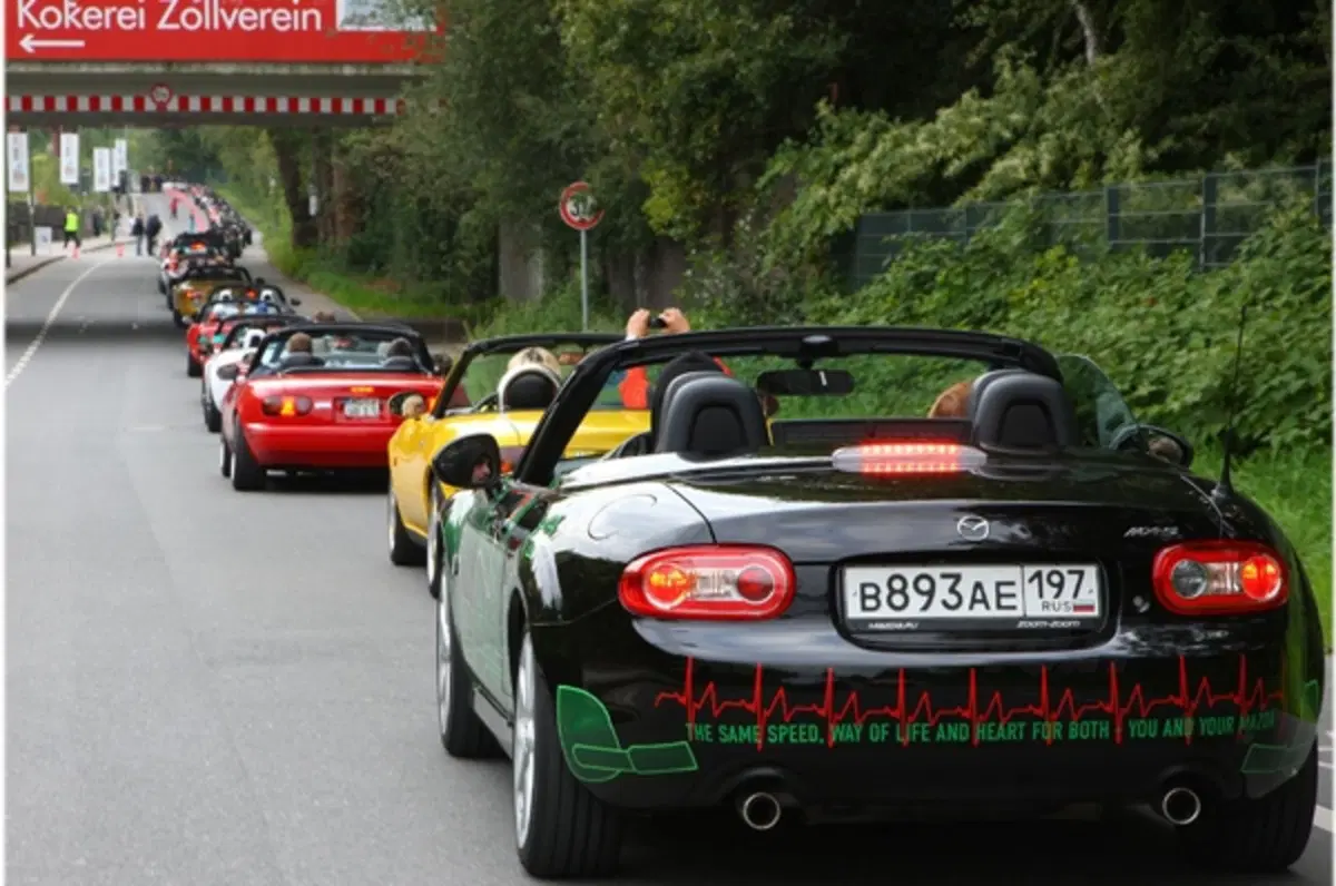 459 MX-5 in serpentone: è Guinness dei Primati