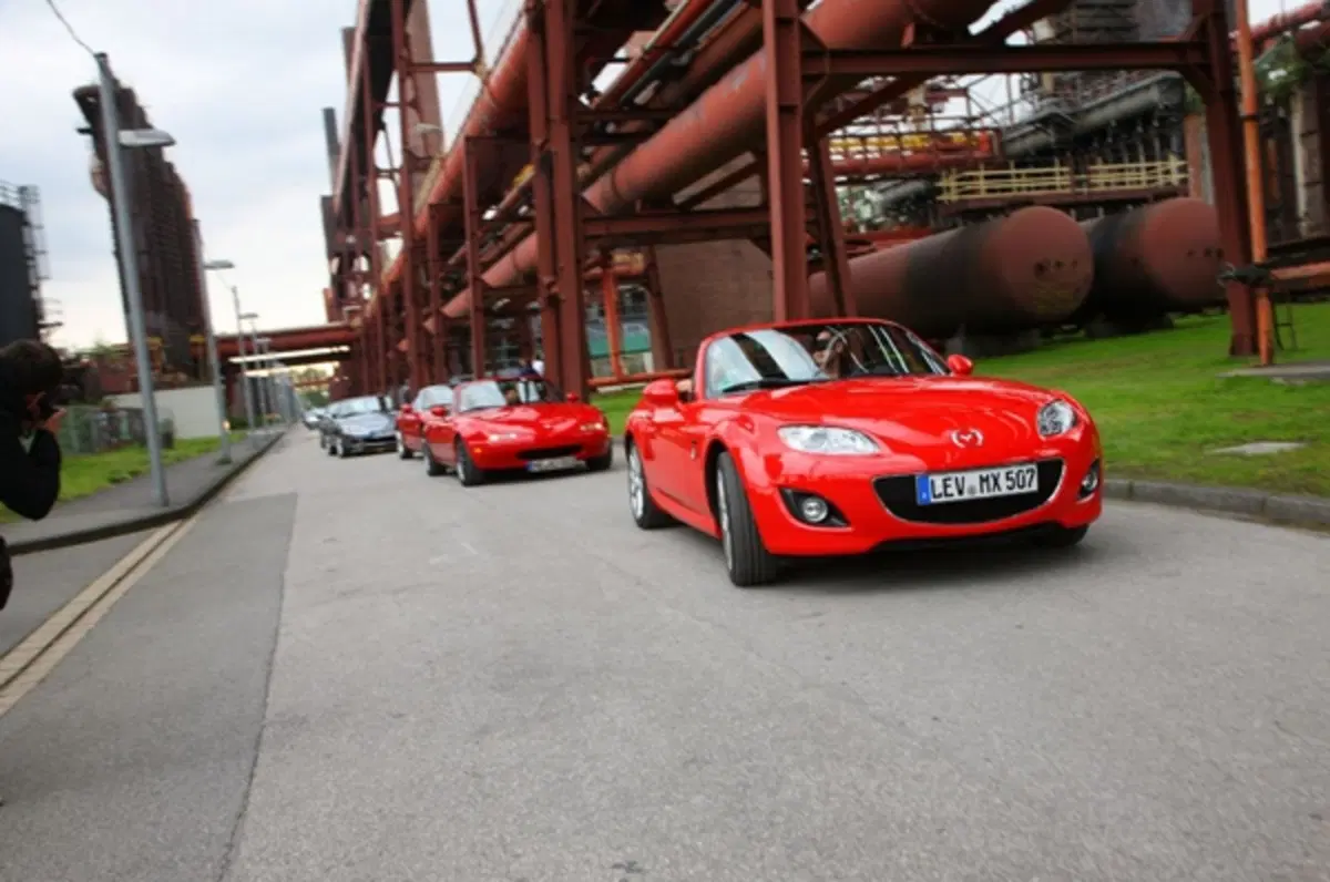 459 MX-5 in serpentone: è Guinness dei Primati (3)