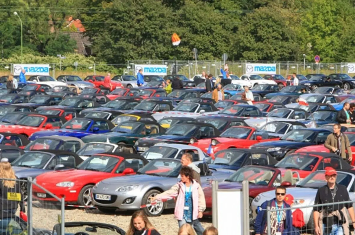 459 MX-5 in serpentone: è Guinness dei Primati (7)