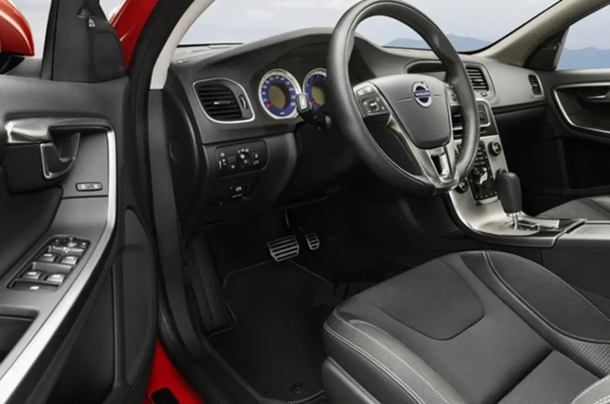 Volvo S60 e V60 R-Design (13)