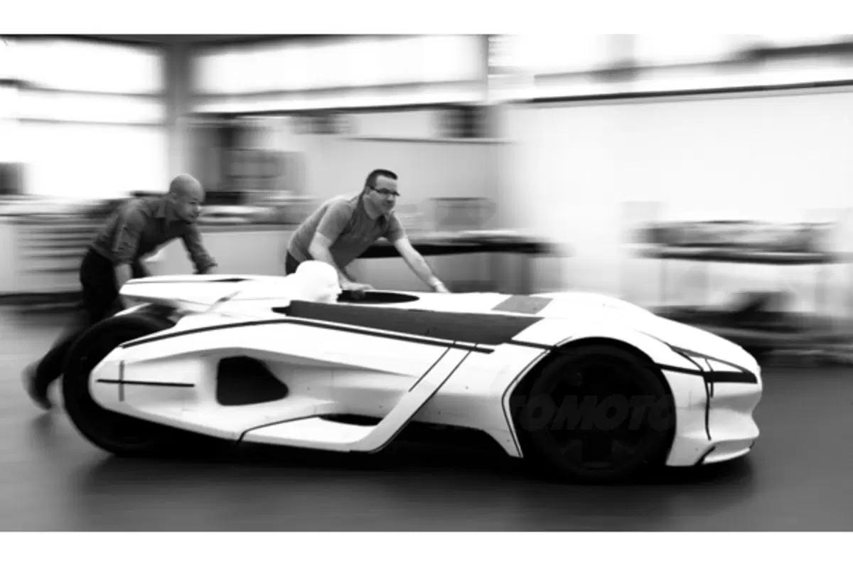 Peugeot EX1 (13)
