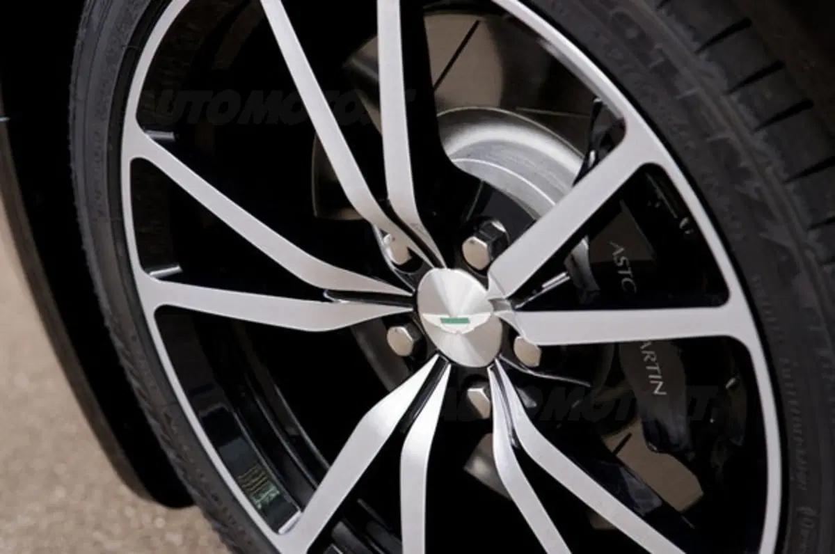Aston Martin V8 Vantage N420 Roadster (11)
