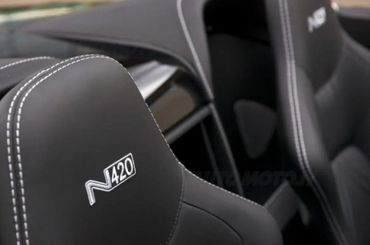 Aston Martin V8 Vantage N420 Roadster (13)