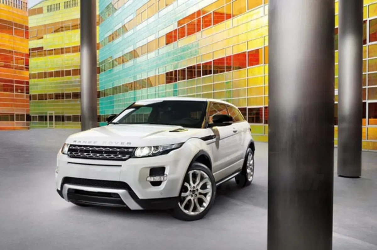 Range Rover Evoque: le installazioni parigine (3)