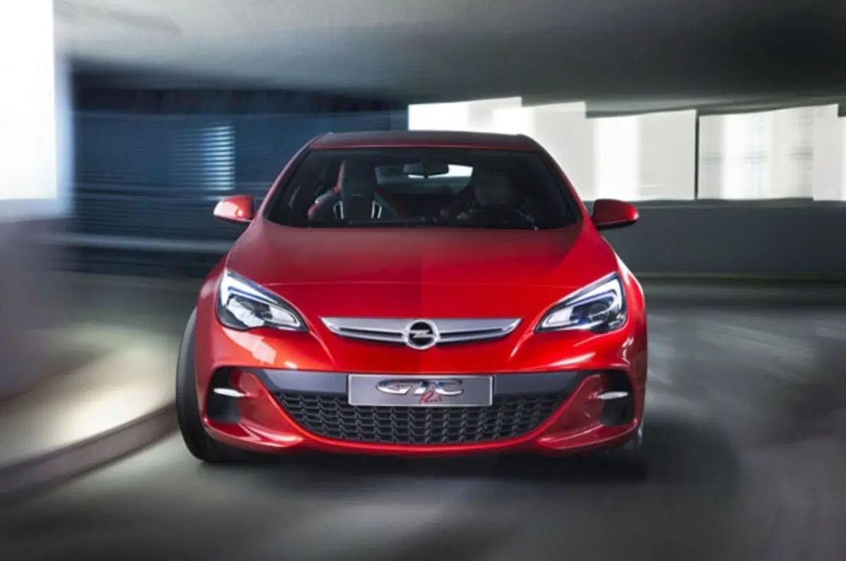 Opel Astra GTC Paris Concept (13)