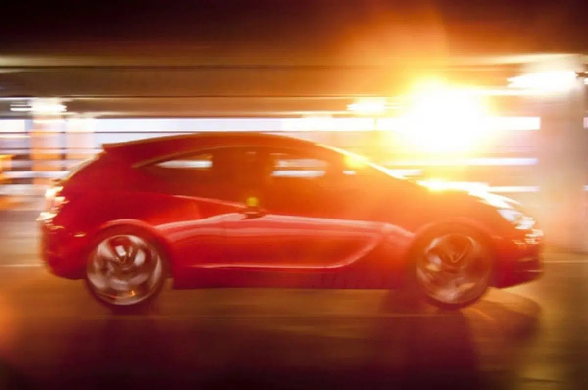 Opel Astra GTC Paris Concept (14)
