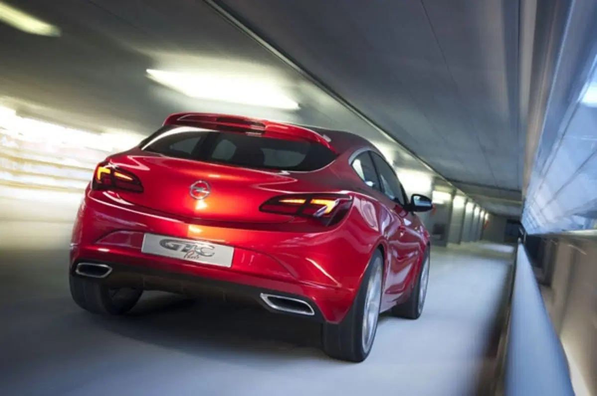 Opel Astra GTC Paris Concept (16)