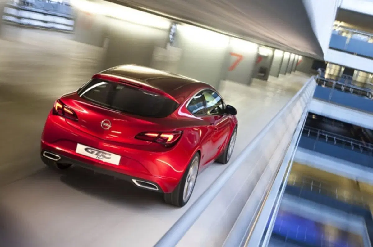 Opel Astra GTC Paris Concept (17)