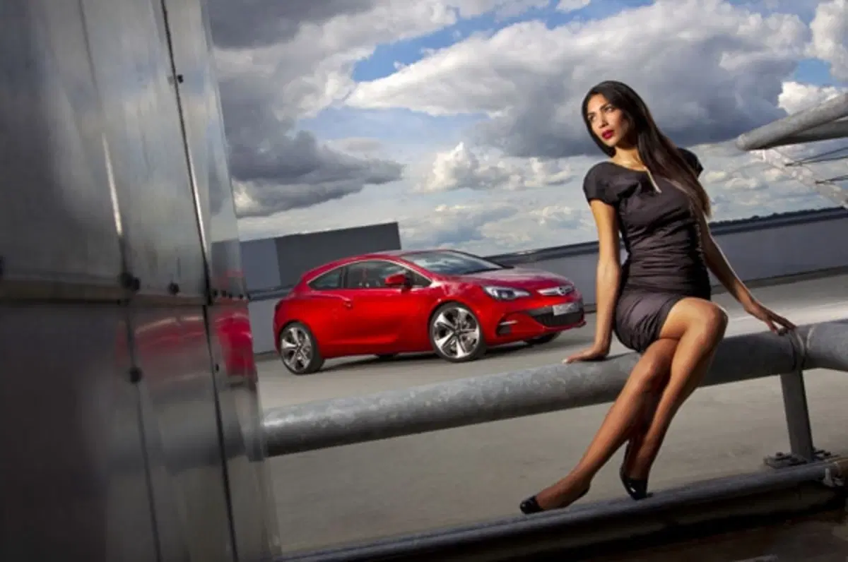 Opel Astra GTC Paris Concept (18)