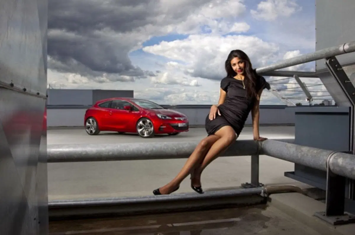 Opel Astra GTC Paris Concept (19)