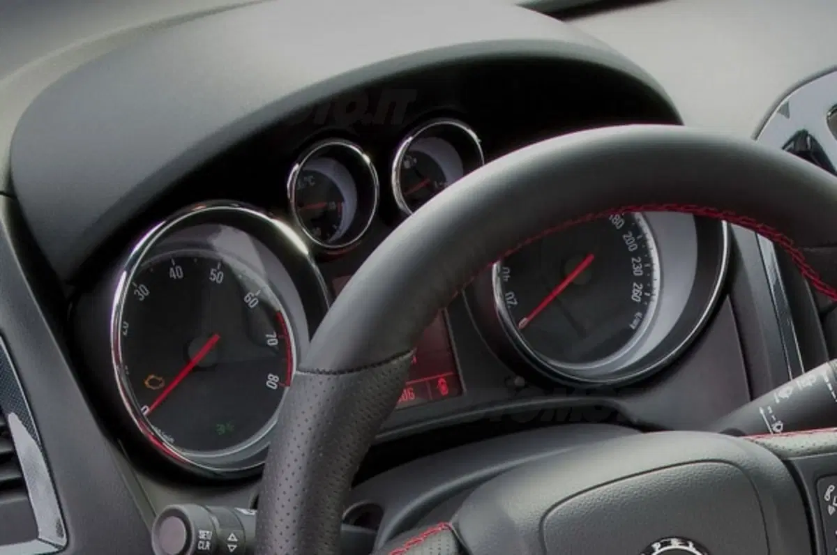 Opel Astra GTC Paris Concept (34)
