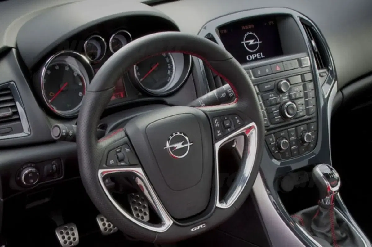 Opel Astra GTC Paris Concept (35)
