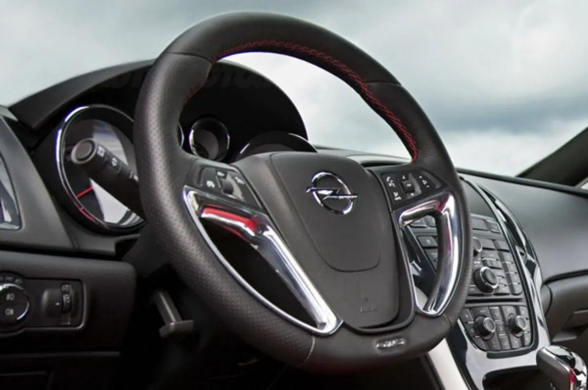 Opel Astra GTC Paris Concept (37)