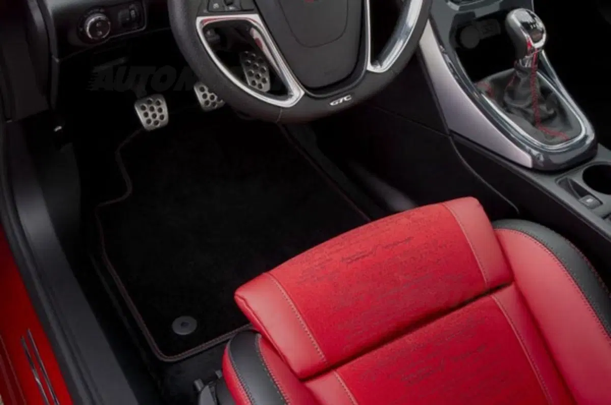 Opel Astra GTC Paris Concept (46)