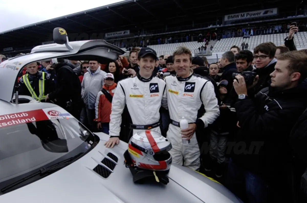 Debutto al 'Ring per la Mercedes SLS AMG GT3 (2)