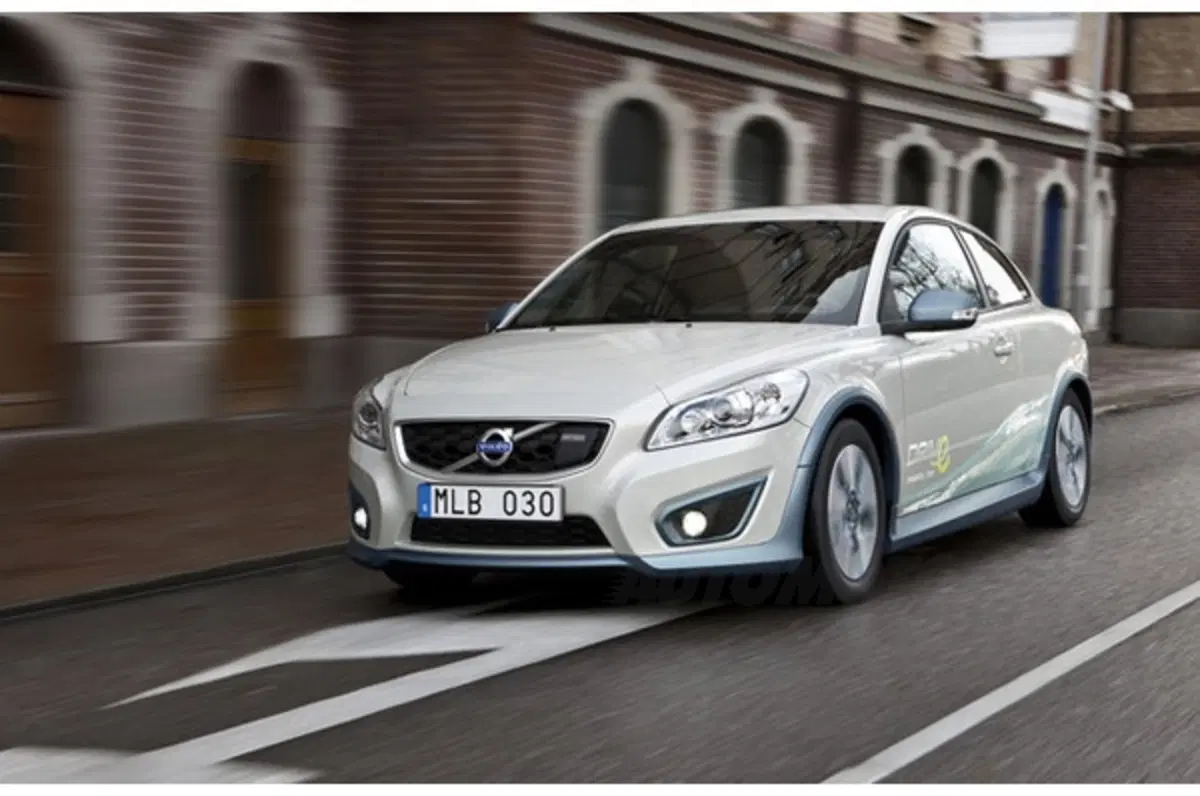 Una Volvo C30 DRIVe Electric nella One Tonne Life (5)