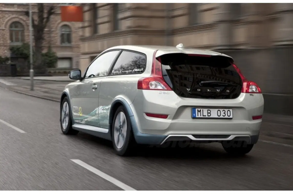 Una Volvo C30 DRIVe Electric nella One Tonne Life (6)