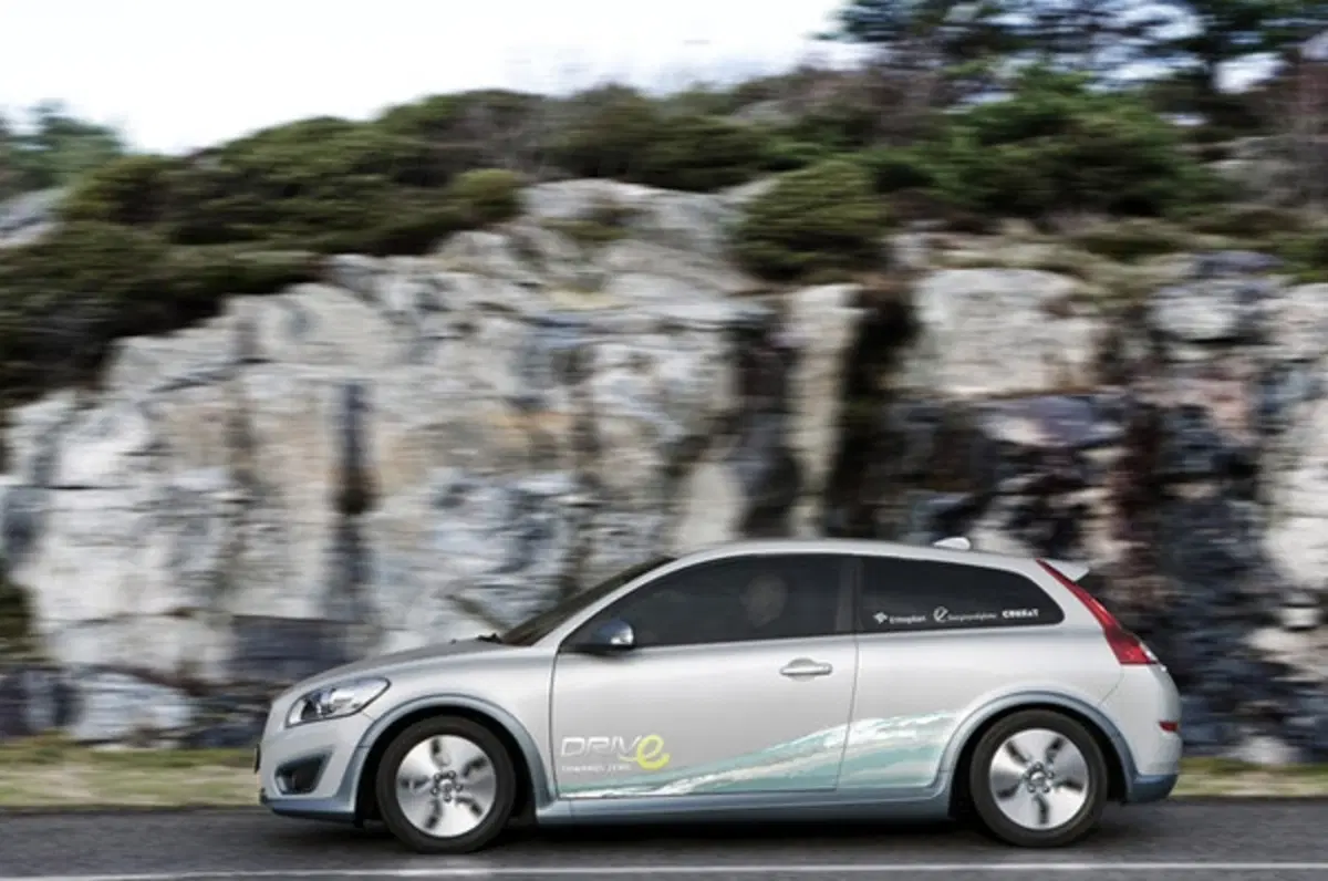 Una Volvo C30 DRIVe Electric nella One Tonne Life (7)