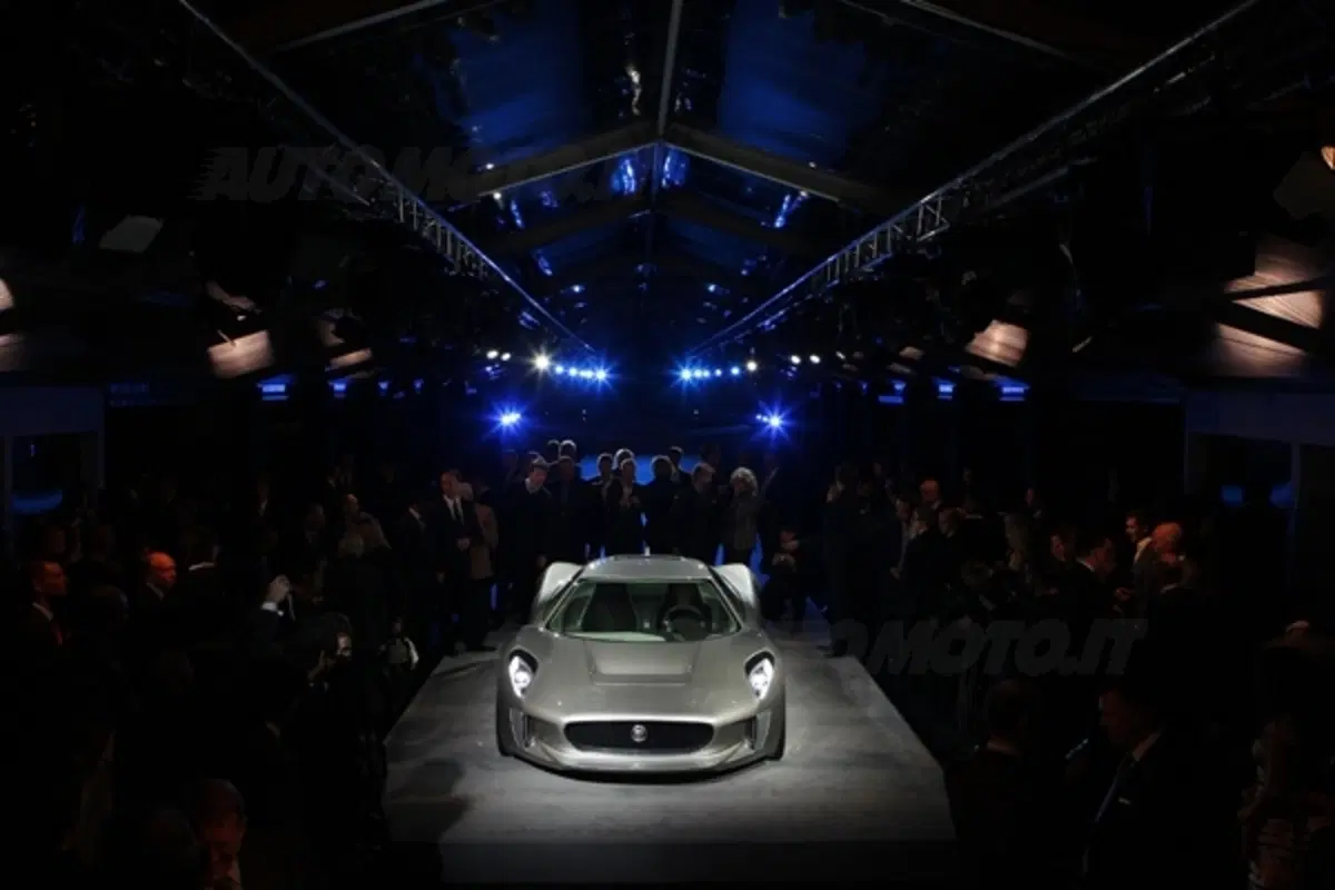 Jaguar C-X75 Concept (3)