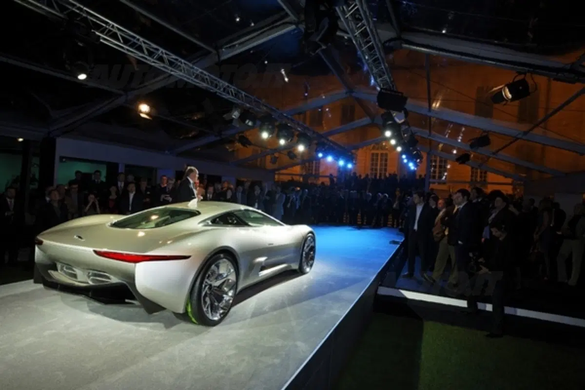 Jaguar C-X75 Concept (5)