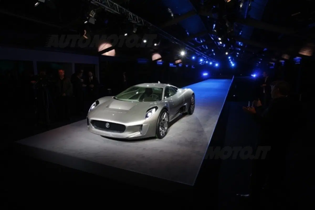 Jaguar C-X75 Concept (6)
